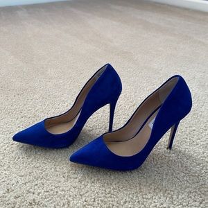 Never Worn‼️Steve Madden stiletto royal blue suede heels.